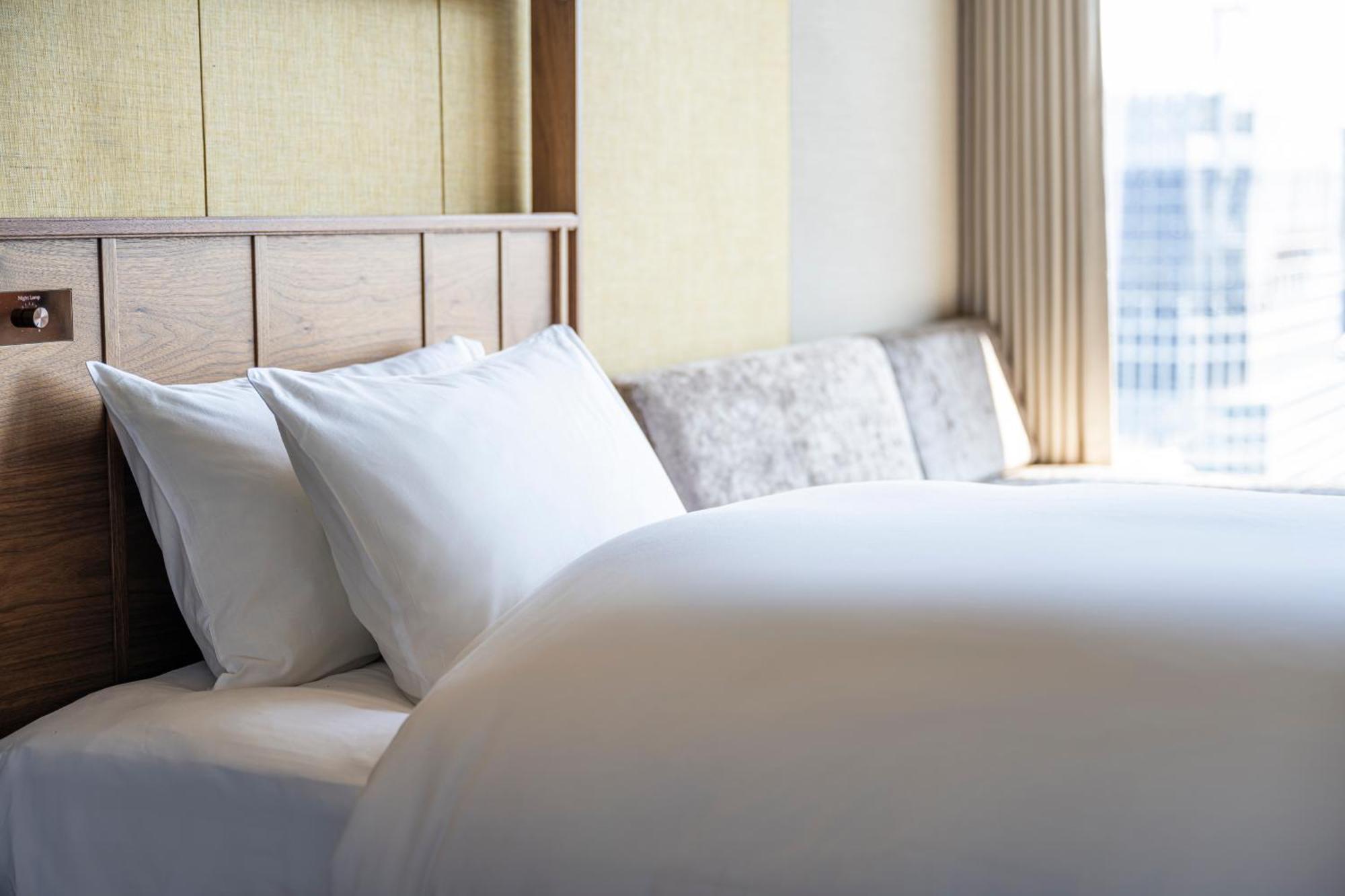Candeo Hotels Osaka The Tower Pokój zdjęcie A bed with pillows