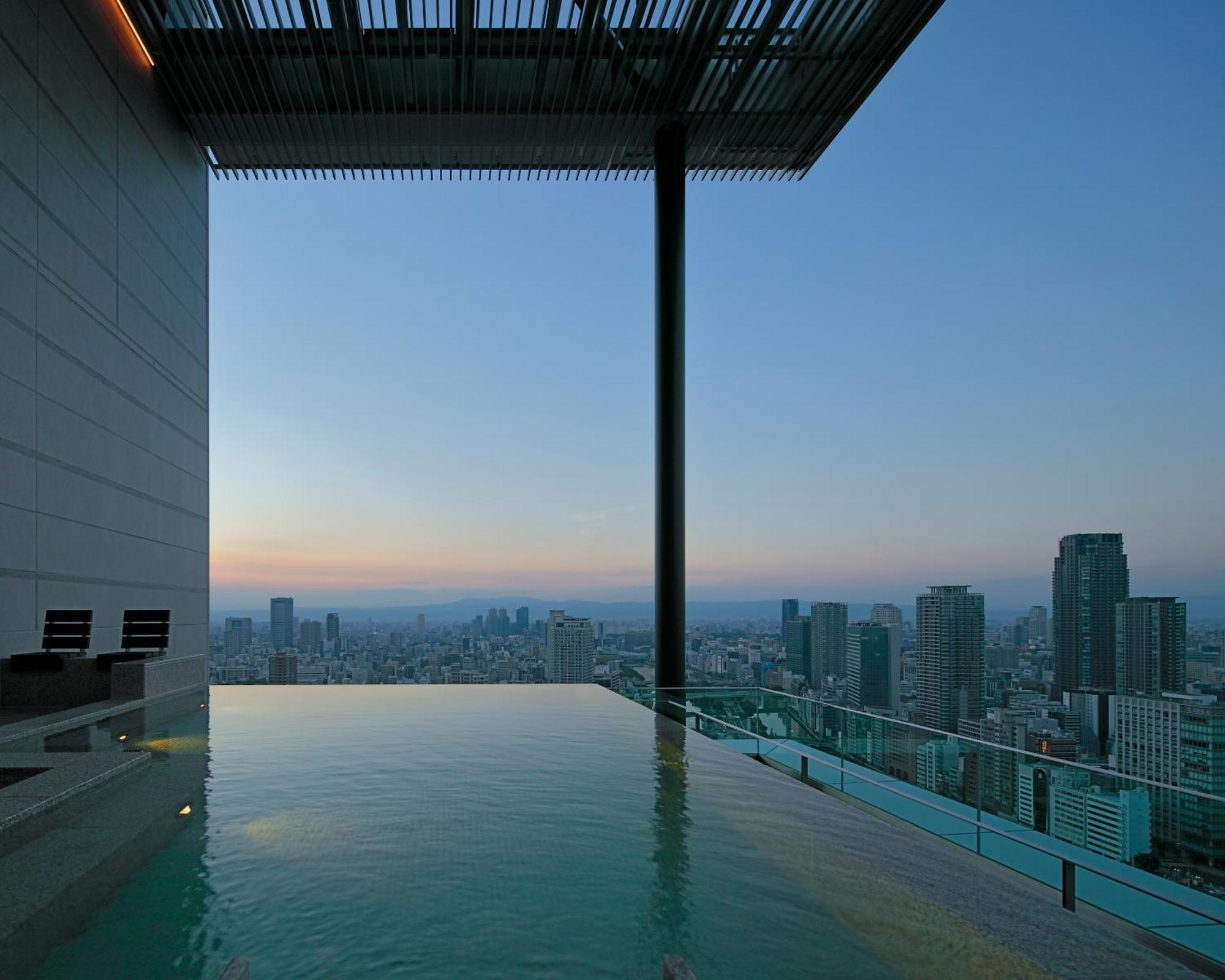 Candeo Hotels Osaka The Tower Zewnętrze zdjęcie Infinity pool at the Ritz-Carlton, Osaka
