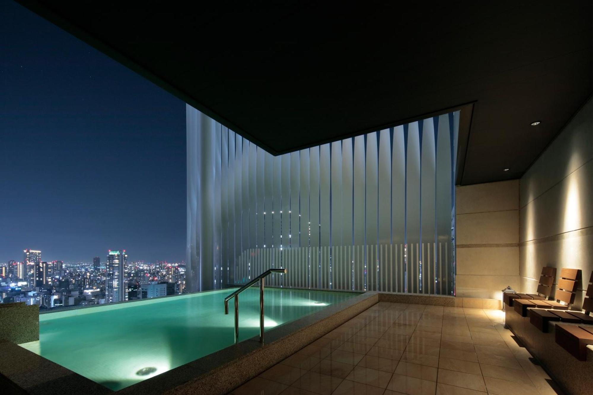 Candeo Hotels Osaka The Tower Zewnętrze zdjęcie The pool at the 39th floor