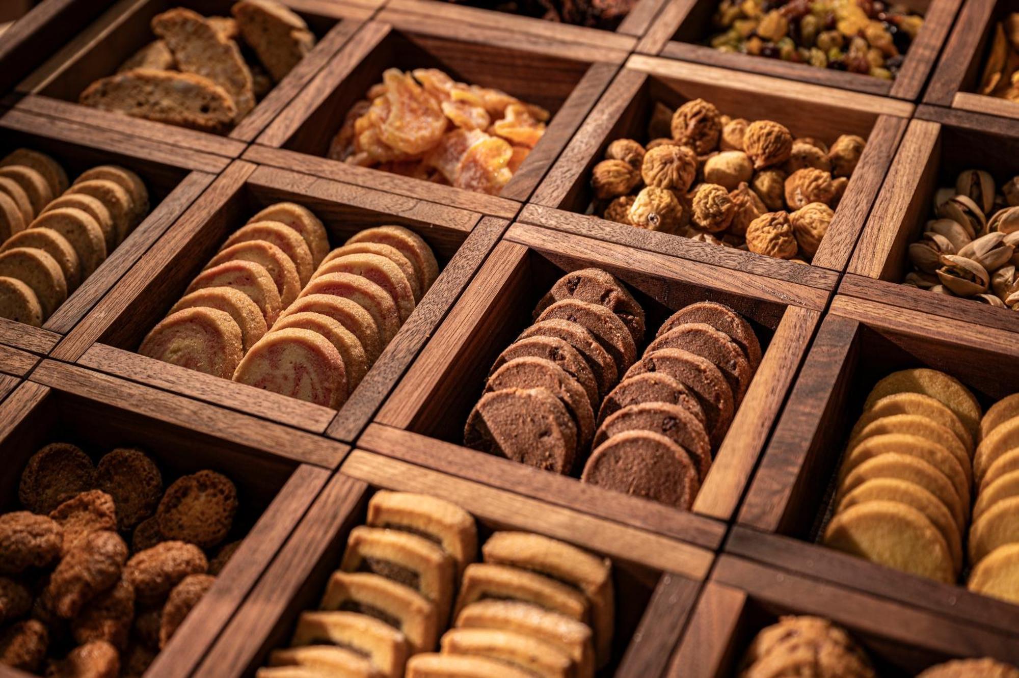 Candeo Hotels Osaka The Tower Zewnętrze zdjęcie A selection of biscuits