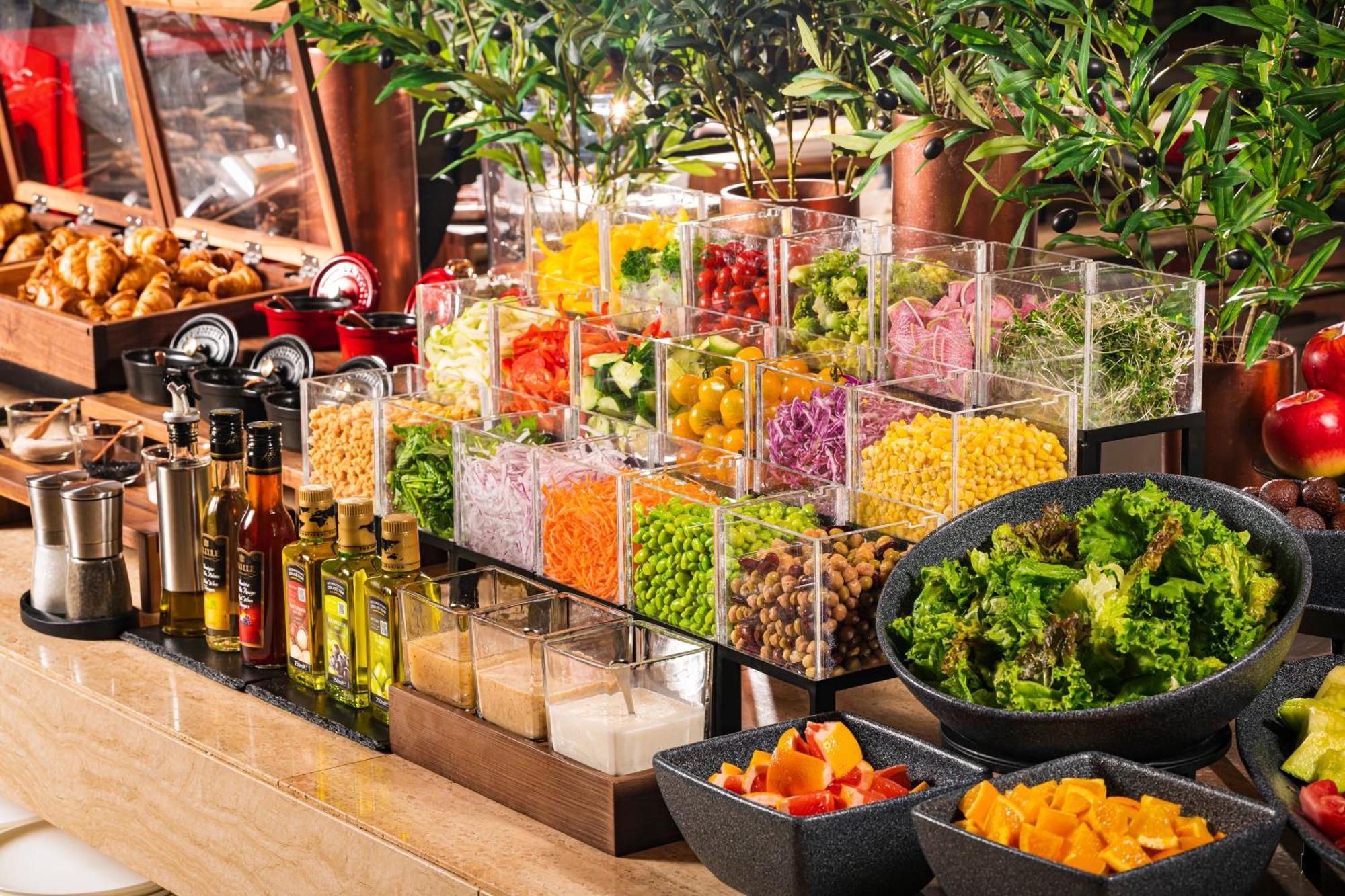 Candeo Hotels Osaka The Tower Zewnętrze zdjęcie A salad bar