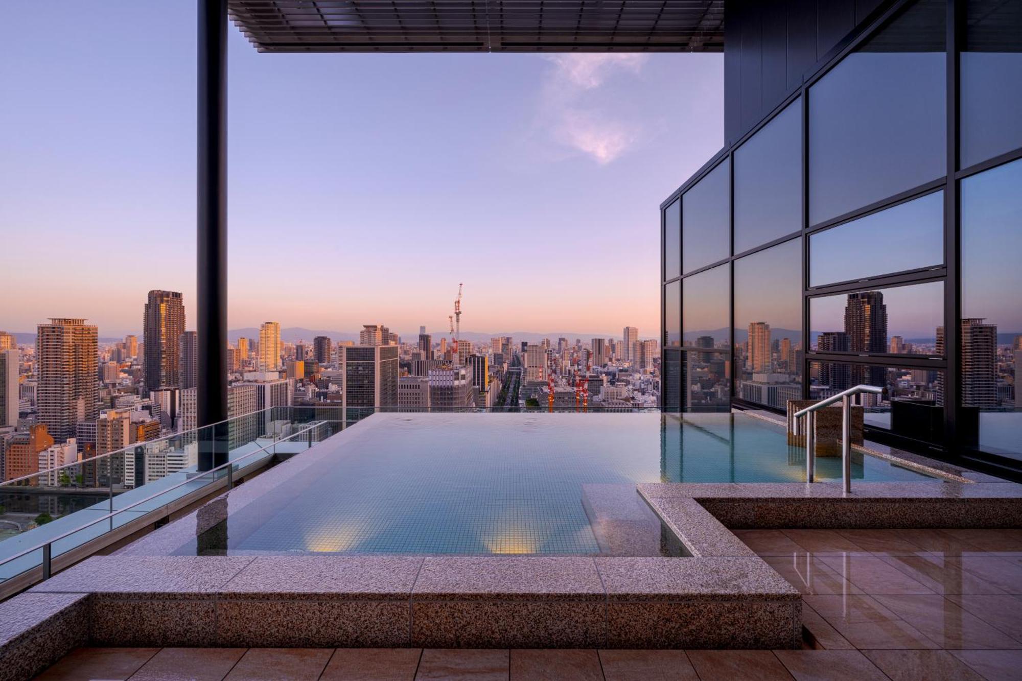 Candeo Hotels Osaka The Tower Zewnętrze zdjęcie A rooftop onsen in Tokyo